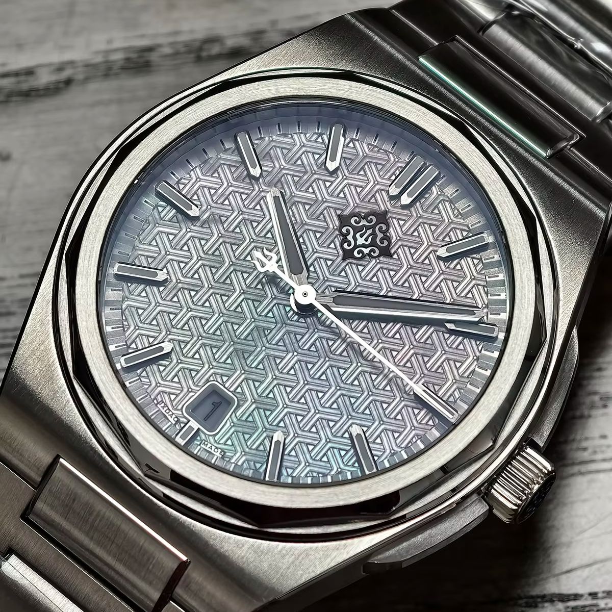 IX&DAO 2026 New Warrior 37mm M - đánh giá và giá Omega Watch Constellation